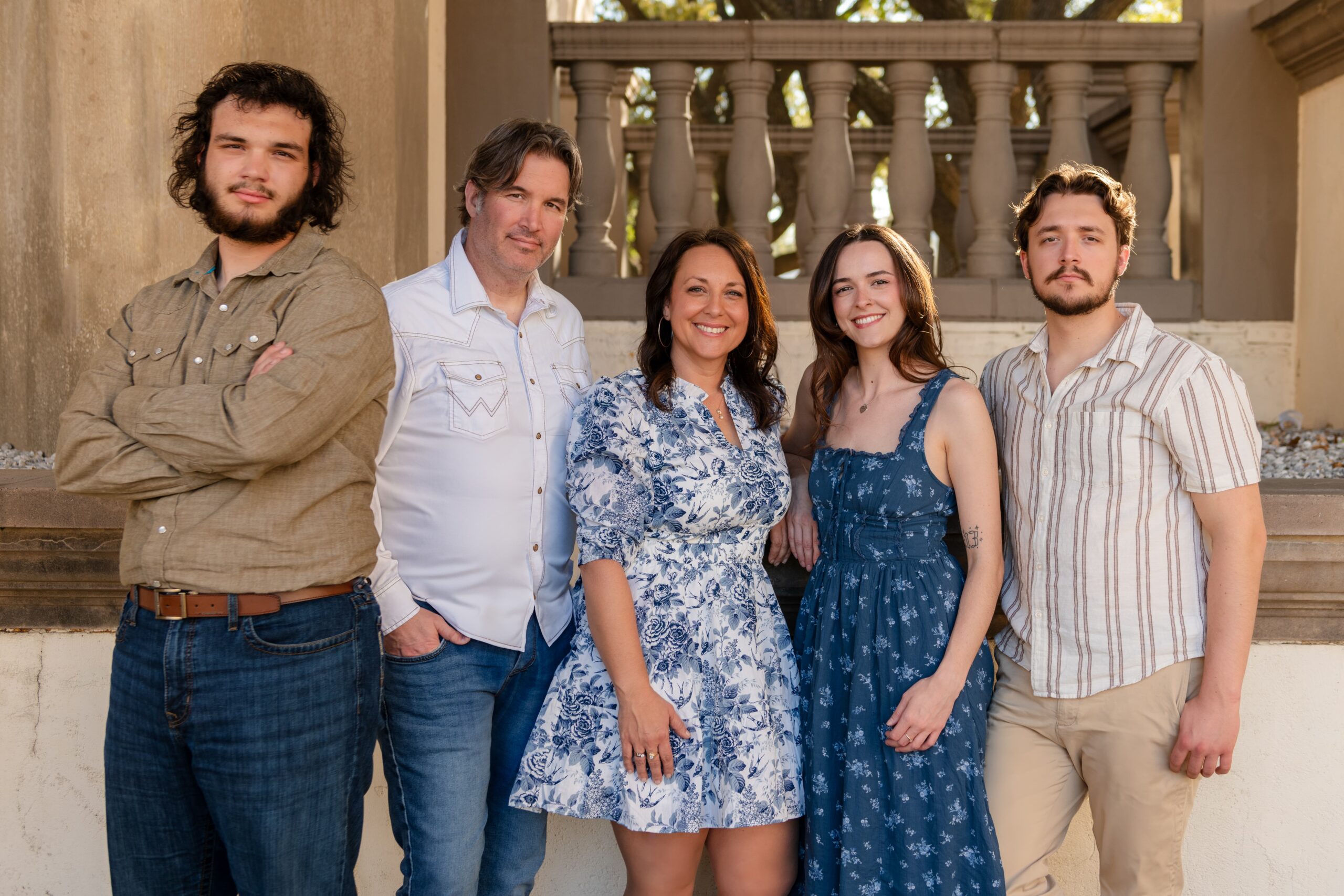 Family of five in coordinated outfits, Dallas–Fort Worth outdoor family session